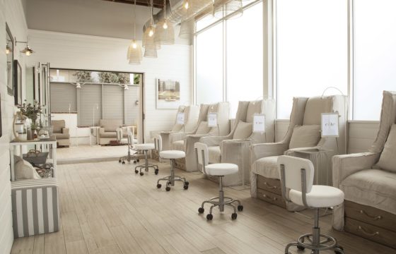 Cách trang trí nội thất tiệm nail đẹp, sang trọng và thu hút khách hàng