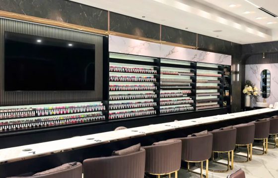 Bàn Làm Việc Ergonomic Cho Thợ Nail: Thiết Kế Bảo Vệ Sức Khỏe Nghề Nghiệp Lâu Dài