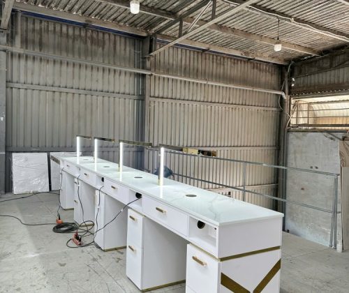 Bàn Nail Hút Bụi: Giải Pháp Toàn Diện Cho Môi Trường Salon Sạch Sẽ và An Toàn Tại Mỹ