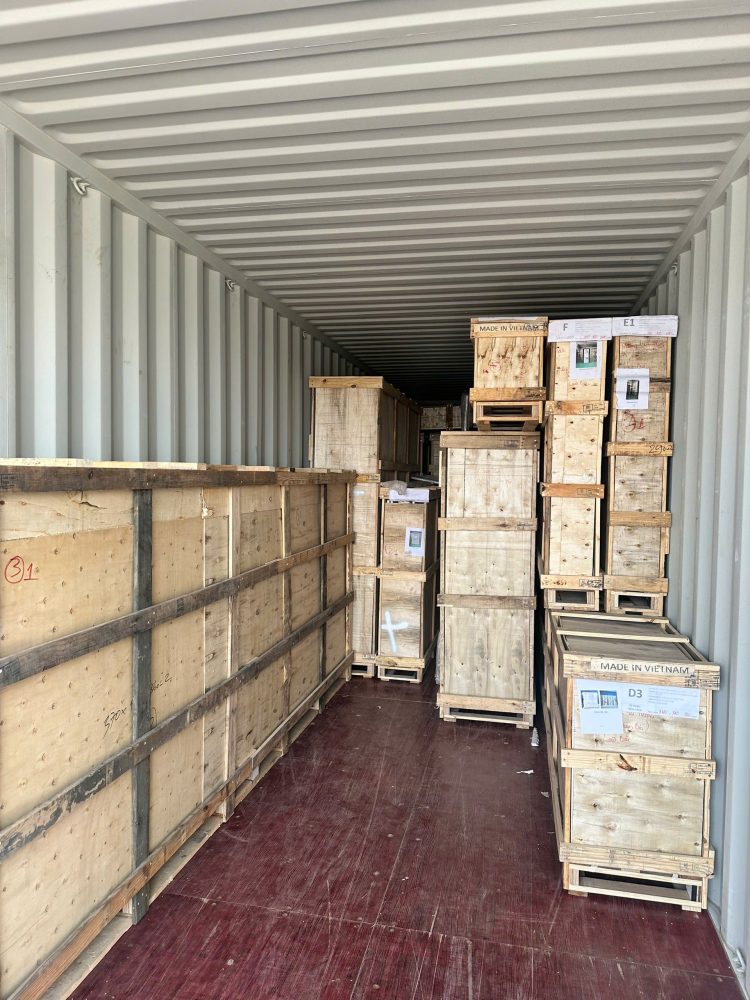 thuế nhập khẩu nội thất tiệm nail vào Mỹ