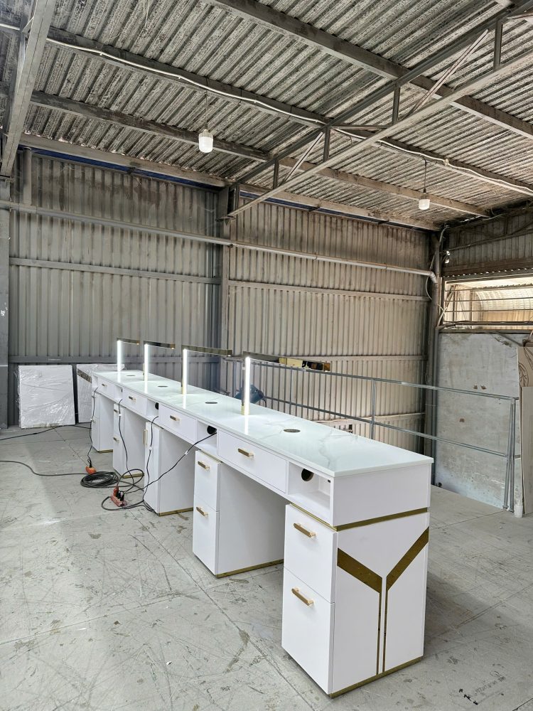 bàn làm móng có hút bụi