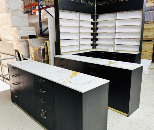 Kệ Sơn Móng: Bí Quyết Trưng Bày Chuyên Nghiệp và Thu Hút Cho Nail Salon Tại Mỹ